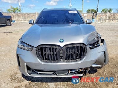 Piąte zdjęcie samochodu w środku: 2025 BMW X5 XDRIVE50E VIN:5UX43EU04S9Y94498 - miniatura