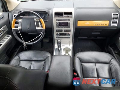 Zdjęcie 8 z 13 samochodu: 2010 LINCOLN MKX VIN:2LMDJ6JC8ABJ24589 - miniatura