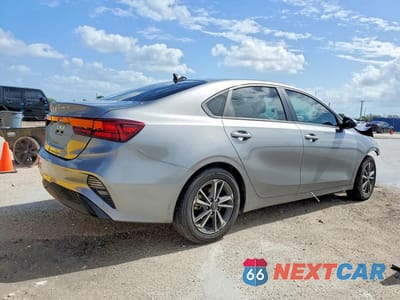 Trzecie zdjęcie samochodu z tyłu: 2024 KIA FORTE LXS VIN:3KPF24ADXRE721833 - miniatura