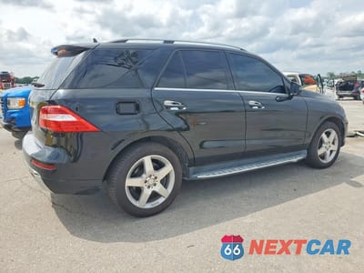 Trzecie zdjęcie samochodu z tyłu: 2015 MERCEDES-BENZ ML 400 4MATIC VIN:4JGDA5GB2FA539205 - miniatura