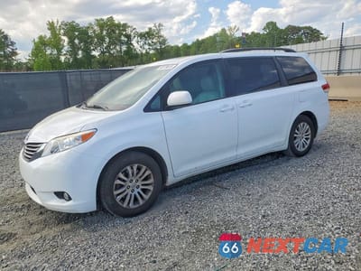2013 TOYOTA SIENNA XLE 8-PASSENGER 5TDYK3DC8DS306854 - główne zdjęcie licytacji z USA - miniatura