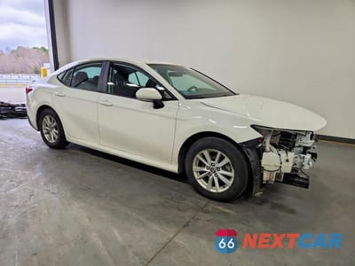 Czwarte zdjęcie samochodu z boku: 2025 TOYOTA CAMRY LE VIN:4T1DAACK0SU026624 - miniatura