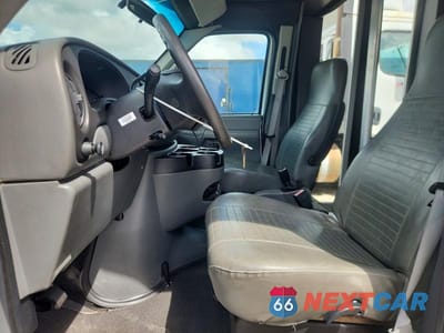 Zdjęcie 7 z 13 samochodu: 2008 FORD E350 SHUTTLE BUS VIN:1FDWE35L98DA10655 - miniatura
