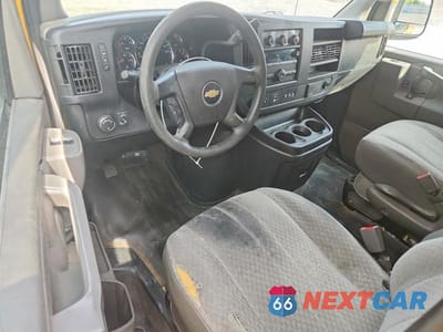 Zdjęcie 8 z 13 samochodu: 2021 CHEVROLET EXPRESS 2500 CARGO DELIVERY VAN VIN:1GCWGAFP2M1174524 - miniatura