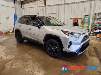 Czwarte zdjęcie samochodu z boku: 2020 TOYOTA RAV4 XSE VIN:JTMEWRFV1LJ038637 - miniatura
