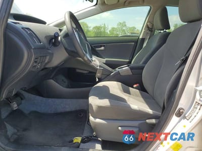 Zdjęcie 7 z 13 samochodu: 2015 TOYOTA PRIUS TWO VIN:JTDKN3DU5F1974830 - miniatura