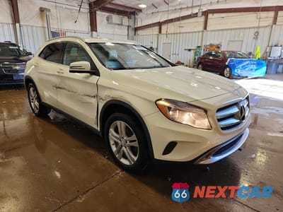 Czwarte zdjęcie samochodu z boku: 2016 MERCEDES-BENZ GLA 250 VIN:WDCTG4EB7GJ225279 - miniatura