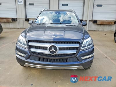 Piąte zdjęcie samochodu w środku: 2015 MERCEDES-BENZ GL 450 4MATIC VIN:4JGDF6EE2FA498823 - miniatura