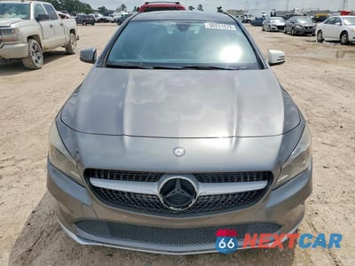 Piąte zdjęcie samochodu w środku: 2017 MERCEDES-BENZ CLA 250 VIN:WDDSJ4EB1HN400581 - miniatura