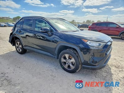 Czwarte zdjęcie samochodu z boku: 2021 TOYOTA RAV4 XLE VIN:2T3W1RFV8MW137669 - miniatura