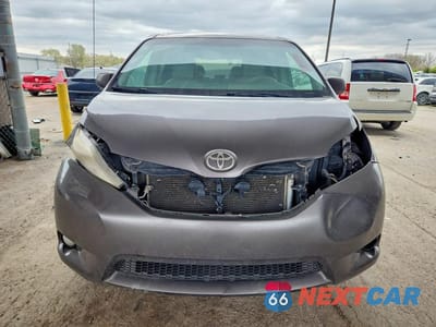 Piąte zdjęcie samochodu w środku: 2014 TOYOTA SIENNA XLE 8-PASSENGER VIN:5TDYK3DC3ES512343 - miniatura