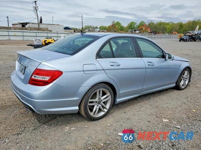 Trzecie zdjęcie samochodu z tyłu: 2013 MERCEDES-BENZ C 300 4MATIC VIN:WDDGF8AB4DG058109 - miniatura
