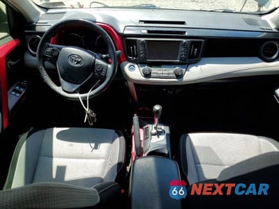 Zdjęcie 8 z 13 samochodu: 2016 TOYOTA RAV4 HV XLE VIN:JTMRJREV5GD000379 - miniatura