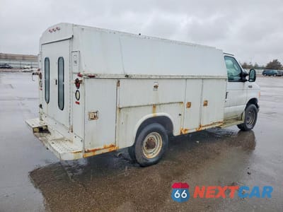 Trzecie zdjęcie samochodu z tyłu: 2004 FORD ECONOLINE E350 SUPER DUTY CUTAWAY VAN VIN:1FDSE35L24HA05895 - miniatura