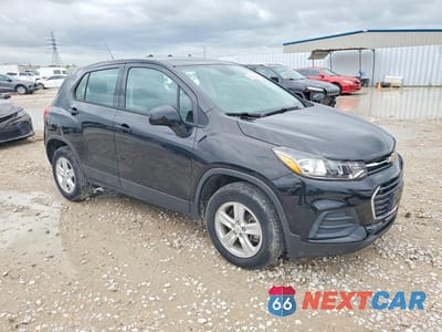 Czwarte zdjęcie samochodu z boku: 2020 CHEVROLET TRAX LS VIN:KL7CJNSB9LB053694 - miniatura
