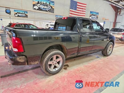 Trzecie zdjęcie samochodu z tyłu: 2018 RAM 1500 ST VIN:1C6RR7FT0JS200770 - miniatura