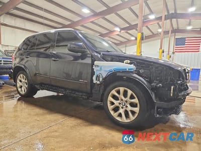 Czwarte zdjęcie samochodu z boku: 2010 BMW X5 XDRIVE48I VIN:5UXFE8C58AL311899 - miniatura