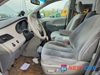 Zdjęcie 7 z 13 samochodu: 2014 TOYOTA SIENNA LE 8-PASSENGER VIN:5TDKK3DC6ES410055 - miniatura