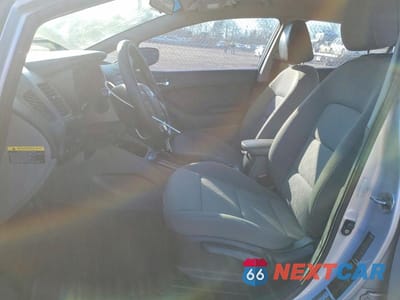 Zdjęcie 7 z 12 samochodu: 2015 KIA FORTE LX VIN:KNAFK4A60F5426102 - miniatura