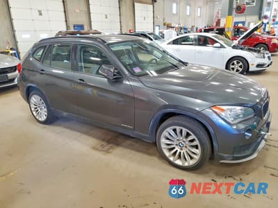 Czwarte zdjęcie samochodu z boku: 2015 BMW X1 XDRIVE28I VIN:WBAVL1C51FVY33406 - miniatura