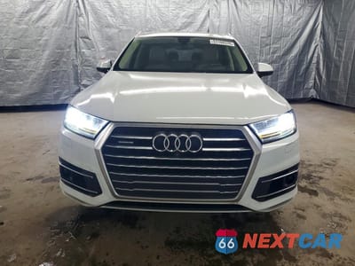 Piąte zdjęcie samochodu w środku: 2017 AUDI Q7 PRESTIGE VIN:WA1VAAF77HD027370 - miniatura