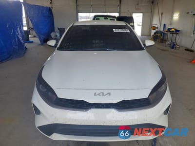Piąte zdjęcie samochodu w środku: 2024 KIA FORTE LX VIN:3KPF24AD0RE728483 - miniatura