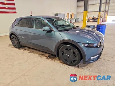 Czwarte zdjęcie samochodu z boku: 2022 HYUNDAI IONIQ 5 SE VIN:KM8KM4AE6NU083928 - miniatura