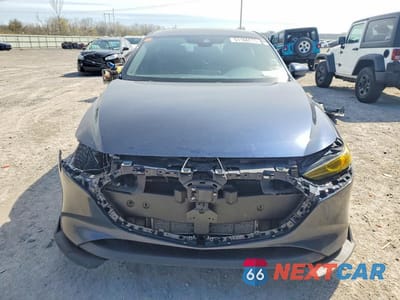 Piąte zdjęcie samochodu w środku: 2019 MAZDA 3 VIN:JM1BPBJM9K1130907 - miniatura