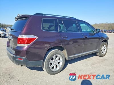 Trzecie zdjęcie samochodu z tyłu: 2012 TOYOTA HIGHLANDER BASE VIN:5TDBK3EH3CS098655 - miniatura