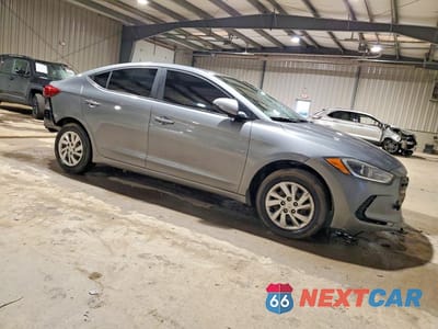 Czwarte zdjęcie samochodu z boku: 2018 HYUNDAI ELANTRA SE VIN:KMHD74LF2JU580944 - miniatura