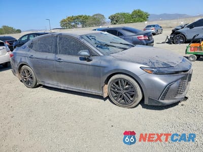 Czwarte zdjęcie samochodu z boku: 2025 TOYOTA CAMRY SE VIN:4T1DAACKXSU551299 - miniatura