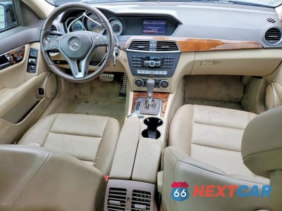 Zdjęcie 8 z 11 samochodu: 2012 MERCEDES-BENZ C 250 VIN:WDDGF4HB5CR210755 - miniatura