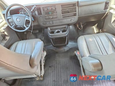 Zdjęcie 8 z 13 samochodu: 2014 GMC SAVANA G2500 PARATRANSIT VIN:1GDW7HCG9E1172912 - miniatura