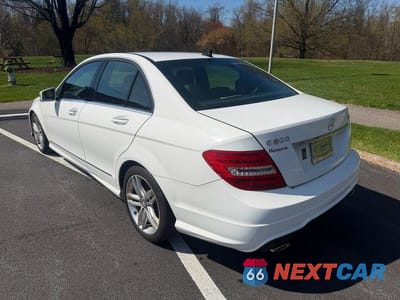 Trzecie zdjęcie samochodu z tyłu: 2013 MERCEDES-BENZ C 300 4MATIC VIN:WDDGF8AB5DR260364 - miniatura