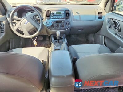 Zdjęcie 8 z 12 samochodu: 2005 FORD ESCAPE XLS VIN:1FMYU92Z75KA16095 - miniatura