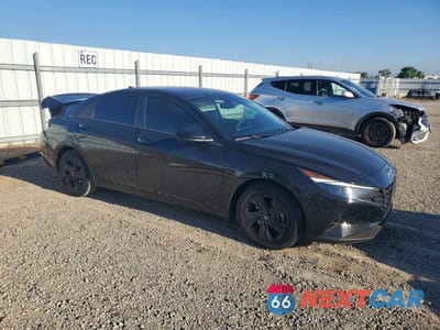 Czwarte zdjęcie samochodu z boku: 2023 HYUNDAI ELANTRA SEL VIN:5NPLM4AG6PH102016 - miniatura