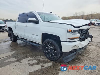 Czwarte zdjęcie samochodu z boku: 2017 CHEVROLET SILVERADO K1500 LT VIN:3GCUKREC4HG286798 - miniatura