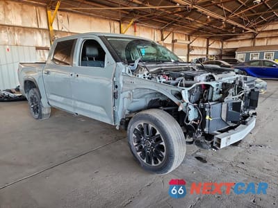Czwarte zdjęcie samochodu z boku: 2024 TOYOTA TUNDRA CREWMAX LIMITED VIN:5TFJA5DB2RX209089 - miniatura