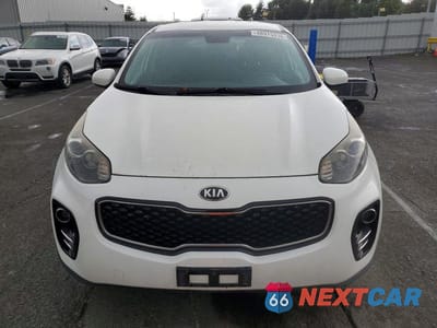 Piąte zdjęcie samochodu w środku: 2017 KIA SPORTAGE LX VIN:KNDPMCAC8H7067946 - miniatura