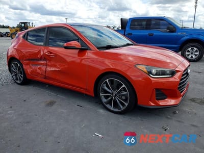 Czwarte zdjęcie samochodu z boku: 2020 HYUNDAI VELOSTER 2.0L PREMIUM VIN:KMHTG6AF9LU029777 - miniatura