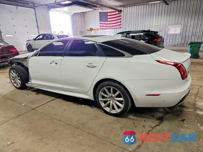 Drugie zdjęcie samochodu z przodu: 2017 JAGUAR XJ VIN:SAJWJ1CD6H8W03934 - miniatura