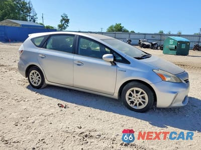 Czwarte zdjęcie samochodu z boku: 2013 TOYOTA PRIUS V TWO VIN:JTDZN3EU7D3187988 - miniatura