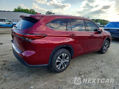 Trzecie zdjęcie samochodu z tyłu: 2021 TOYOTA HIGHLANDER HYBRID XLE VIN:5TDGARAH1MS507805 - miniatura