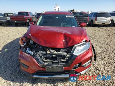 Piąte zdjęcie samochodu w środku: 2020 NISSAN ROGUE SV VIN:5N1AT2MT4LC747336 - miniatura
