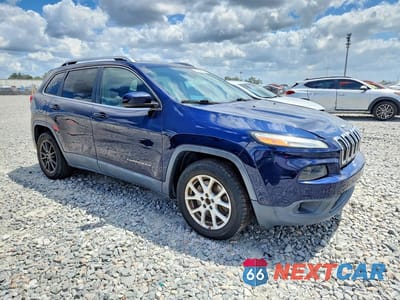 Czwarte zdjęcie samochodu z boku: 2016 JEEP CHEROKEE LATITUDE VIN:1C4PJLCB1GW135778 - miniatura