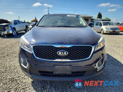 Piąte zdjęcie samochodu w środku: 2017 KIA SORENTO LX V6 VIN:5XYPGDA54HG333433 - miniatura