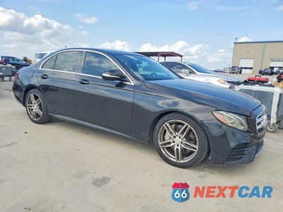 Czwarte zdjęcie samochodu z boku: 2017 MERCEDES-BENZ E 300 VIN:WDDZF4JB1HA040242 - miniatura