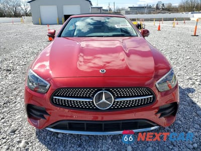 Piąte zdjęcie samochodu w środku: 2022 MERCEDES-BENZ E 450 4MATIC VIN:W1K1K5KB1NF180139 - miniatura