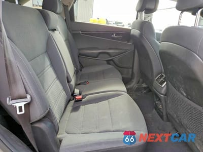 Zdjęcie 10 z 12 samochodu: 2016 KIA SORENTO LX VIN:5XYPGDA37GG026626 - miniatura