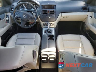 Zdjęcie 8 z 12 samochodu: 2009 MERCEDES-BENZ C 300 VIN:WDDGF54X39F216037 - miniatura